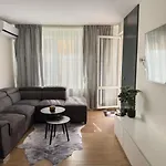 Maryland Incl Private Garage Apartment *